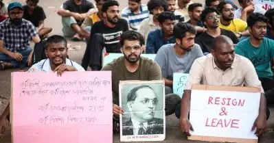 ജാതി വിവേചനം, സ്വീപ്പര്‍മാരെ കൊണ്ട് വീട്ടുജോലി ചെയ്യിപ്പിക്കല്‍; കെ.ആര്‍. നാരായണന്‍ ഇന്‍സ്റ്റിറ്റ്യൂട്ട് ഡയറക്ടര്‍ക്കെതിരെ വിദ്യാര്‍ഥികള്‍ അനിശ്ചിതകാല സമരത്തില്‍