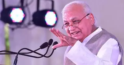 വര്‍ഷത്തില്‍ 143 ദിവസവും സംസ്ഥാനത്തിന് പുറത്ത്, യാത്രക്കായി മാത്രം ചെലവഴിച്ചത് ഒരു കോടി; ചട്ടങ്ങള്‍ ലംഘിച്ച് ആരിഫ് മുഹമ്മദ് ഖാന്‍