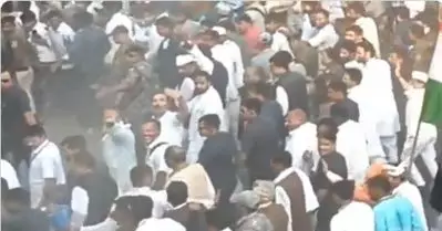 ജോഡോ യാത്രക്കിടെ മോദി.. മോദി.. എന്ന് ആര്‍പ്പുവിളിച്ചവര്‍ക്ക് ഫ്‌ളയിങ് കിസ്സ് കൊടുത്ത് രാഹുല്‍ ഗാന്ധി; വീഡിയോ വൈറലാകുന്നു