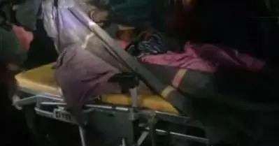 റോഡ് മോശം, ആനപ്പേടി; വാഹനമില്ലാത്തതിനാല്‍ അട്ടപ്പാടിയില്‍ ഗര്‍ഭിണിയെ തുണിയില്‍ കെട്ടിചുമന്ന് ആശുപത്രിയിലെത്തിച്ചു