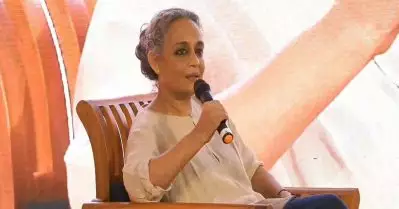 ഫാസിസത്തിന്റെ ആര്‍മിയാണ് മുഖ്യധാരാ മാധ്യമങ്ങള്‍: അരുന്ധതി റോയ്