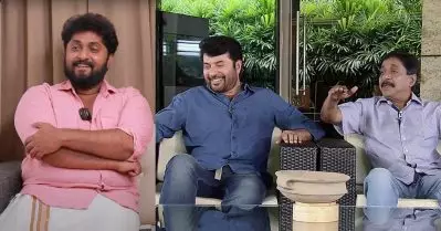 മമ്മൂട്ടി അങ്കിളിന്റെ കയ്യില്‍ കാശുണ്ട്, ചോദിച്ചാല്‍ തരും, അവന്‍ തന്നില്ലെങ്കില്‍ ഞാന്‍ ചോദിച്ചു വാങ്ങുമെന്നാണ് അച്ഛന്‍ പറഞ്ഞത്: ധ്യാന്‍ ശ്രീനിവാസന്‍