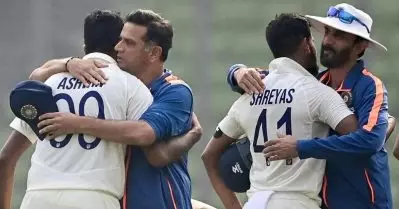 വലിയൊരു നാണക്കേടില്‍ നിന്നും രക്ഷിച്ചതിന്റെ നന്ദിയാകും ദ്രാവിഡ് അവരുടെ ചെവിയില്‍ പറഞ്ഞിട്ടുണ്ടാവുക
