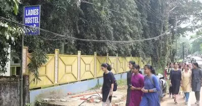 മെഡി. കോളജ് ഹോസ്റ്റലിലെ രാത്രി നിയന്ത്രണം എന്‍ജിനീയറിങ് കോളജുകളിലും ബാധകമാണോ? വ്യക്തത തേടി ഹൈക്കോടതി