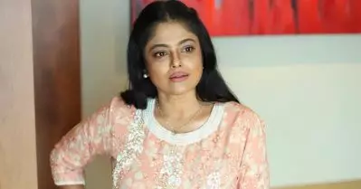 എട്ട് സിഗരറ്റാണ് ആ സിനിമക്ക് വേണ്ടി ഇരുന്ന് വലിച്ചത്; ശ്വാസം മുട്ടി കൃത്രിമശ്വാസം വരെ തരേണ്ടി വന്നു: മഞ്ജു പിള്ള