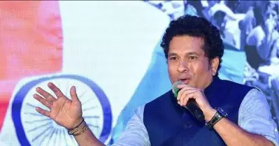 ഇനിയും ഇത് ആവര്‍ത്തിച്ചാല്‍ ഹോട്ടലിലേക്ക് ആയിരിക്കില്ല നീ പോകുന്നത്, വീട്ടിലേക്ക് പറഞ്ഞുവിടും; ടീമംഗത്തിന് നല്‍കിയ ‘ഭീഷണി’ വെളിപ്പെടുത്തി സച്ചിന്‍