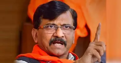 ചൈന ഇന്ത്യയിലേക്ക് കടന്നുകയറിയത് പോലെ ഞങ്ങളും കര്‍ണാടകയിലേക്ക് ഇടിച്ചു കയറും; അതിനൊരുത്തന്റെയും അനുവാദം വേണ്ട: സഞ്ജയ് റാവത്ത്