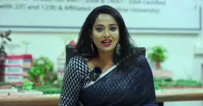 ലെഗിന്‍സ് ധരിച്ചെത്തിയതിന് മോശമായി പെരുമാറി; പ്രധാനാധ്യാപികക്കെതിരെ ഡി.ഇ.ഒയ്ക്ക് പരാതിയുമായി അധ്യാപിക