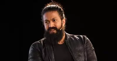 എങ്ങനെ വസ്ത്രം ധരിക്കണം എങ്ങനെ ഇരിക്കണം എന്നൊക്കെ തീരുമാനിക്കുന്നത് നമ്മളാണ്, മറ്റുള്ളവരല്ല: യഷ്
