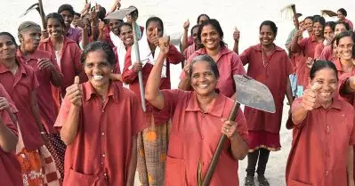 തൊഴിലുറപ്പ് തൊഴിലാളികള്‍ക്ക് ക്ഷേമനിധി ബോര്‍ഡുമായി കേരള സര്‍ക്കാര്‍; രാജ്യത്ത് ആദ്യം