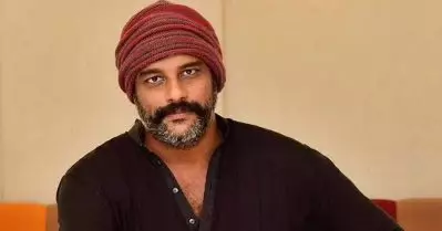 ബാക്കിയുള്ളവര്‍ എന്ത് കാണണമെന്ന് ഒരു കൂട്ടമാളുകളിരുന്ന് തീരുമാനിക്കാന്‍ അവര്‍ ദേവന്മാരൊന്നുമല്ലല്ലോ ? സെന്‍സറിങ്ങിനെതിരെ മുരളി ഗോപി