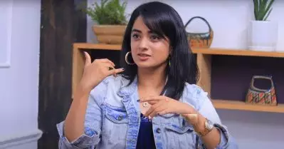 ഐ ലവ് യൂ മോളു… ഉമ്മാ ഉമ്മാ.. എന്നൊക്കെയാണ് അമ്പത് വയസുള്ള ചേട്ടന്മാര്‍ അയക്കുക: നമിത പ്രമോദ്