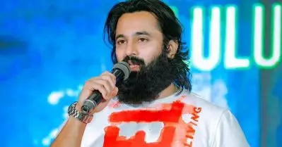സ്റ്റേജില്‍ വിളിച്ചുവരുത്തി ആരും എന്റെ കണ്ണുനനയിച്ചിട്ടില്ല, ഇതാദ്യമായിട്ടാണ്: ഉണ്ണി മുകുന്ദന്‍