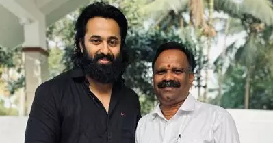 വത്സന്‍ തില്ലങ്കേരി ചേട്ടനെ കണ്ടു, തങ്കം പോലൊരു മനുഷ്യന്‍; ചിത്രം പങ്കുവെച്ച് ഉണ്ണി മുകുന്ദന്‍