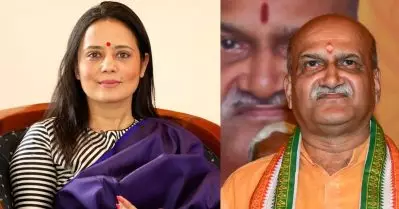 നിങ്ങളെപ്പോലുള്ളവരെ അകറ്റാന്‍ ഞാനൊരു വാള്‍ കരുതിയിട്ടുണ്ട്; ഹിന്ദു സ്ത്രീകളുടെ സംരക്ഷണത്തിന് വാള്‍ കരുതണമെന്ന പ്രസ്താവനയില്‍ മഹുവ