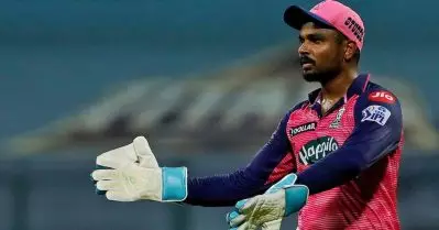 സഞ്ജുവിന്റെ മണ്ടത്തരം, തലതിരിഞ്ഞ പരീക്ഷണം, തലക്ക് അടിയേറ്റ് രാജസ്ഥാന്‍; ഇനി അരുതേ എന്ന് ആരാധകര്‍