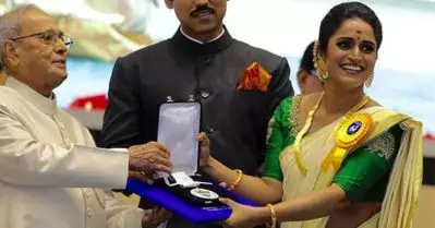എന്നെ കണ്ട് പ്രണബ് മുഖര്‍ജി ചോദിച്ചത് ബംഗാളി നടിയാണോ എന്നാണ്, അതിനൊരു കാരണവുമുണ്ട്: സുരഭി ലക്ഷ്മി