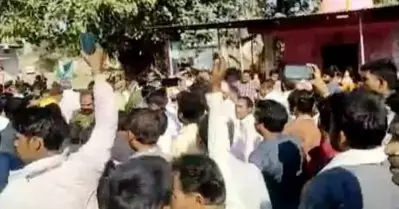 ശിവരാത്രി ദിനത്തില്‍ ദളിത് പെണ്‍കുട്ടികള്‍ക്ക് ക്ഷേത്രപ്രവേശനത്തിന് വിലക്ക്; സംഘര്‍ഷം ശക്തം; 14 പേര്‍ക്ക് പരിക്ക്