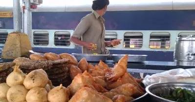 ‘സാധാരണ യാത്രക്കാരെ കൊള്ളയടിക്കുകയാണ് റെയില്‍വേ കാറ്ററിങ് ആന്‍ഡ് ടൂറിസം കോര്‍പ്പറേഷന്‍’