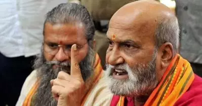 വാലന്റൈന്‍സ് ഡേയില്‍ ലൈംഗികതയും മയക്കുമരുന്നും അനുവദിക്കില്ല; പാര്‍ക്കുകളില്‍ പ്രവര്‍ത്തകരെ കാവല്‍ നിര്‍ത്തും: ശ്രീരാമസേന നേതാവ്