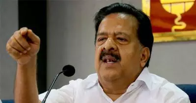 ഗുണ്ടായിസം കാണിച്ച് പേടിപ്പിക്കേണ്ട, അടിച്ചാല്‍ തിരിച്ചടിക്കും; ഷാഫി പറമ്പിലിന്റെ വാഹനം തടഞ്ഞതിനെതിരെ രമേശ് ചെന്നിത്തല