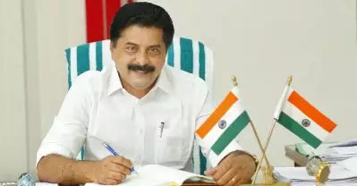 വാര്‍ത്ത തെറ്റാണെന്നറിഞ്ഞ് പ്രസിദ്ധീകരണത്തിന് നല്‍കുന്നതിനെ എന്ത് തരത്തിലുള്ള മാധ്യമ പ്രവര്‍ത്തനമെന്നാണ് വിളിക്കേണ്ടത്? മാതൃഭൂമിക്കും ദീപികക്കുമെതിരെ റോഷി അഗസ്റ്റിന്‍
