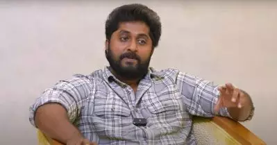 മൂന്ന് സിനിമകള്‍ നിരത്തി പൊട്ടിയിട്ടും ആ നടന്‍ ശമ്പളം കുറച്ചിട്ടില്ല, അയാളുടെ സിനിമകള്‍ മാര്‍ക്കറ്റ് ചെയ്യാന്‍ ബുദ്ധിമുട്ടുണ്ട്: ധ്യാന്‍ ശ്രീനിവാസന്‍