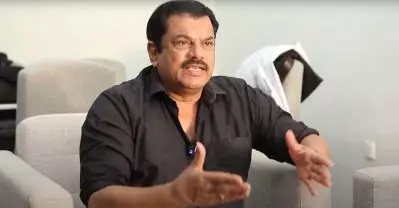 ആ സിനിമ പ്രായമുള്ള ഒരാളും കൊച്ചു പെണ്‍കുട്ടിയുമൊത്തുള്ള പ്രണയമാണെന്നൊക്കെ വെറുതെ പറയുകയാണ്, ഞാന്‍ സിനിമയില്‍ വരുമ്പോള്‍ ഇവന്റെ ഒക്കെ ഫാദര്‍ ജനിച്ചിട്ട് പോലുമില്ല: മുകേഷ്