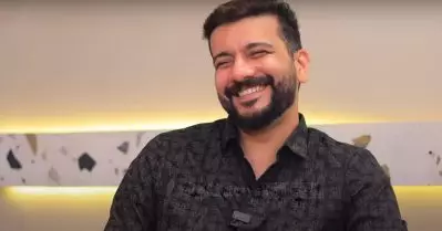 പെണ്ണുങ്ങളുടെ ഇടയില്‍ നില്‍ക്കുന്ന എന്നെ കണ്ടപ്പോള്‍, ചേട്ടനാണ് എന്റെ ഗുരുനാഥനെന്ന് അവന്‍ വിളിച്ച് പറഞ്ഞു: രമേഷ് പിഷാരടി