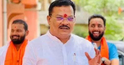 ഇത്ര ഇഷ്ടമാണെങ്കില്‍ ഔറംഗസീബിന്റെ ശവകുടീരം ഹൈദരാബാദിലേക്ക് മാറ്റിക്കോളൂ; വിവാദ പരാമര്‍ശവുമായി ശിവസേന എം.എല്‍.എ
