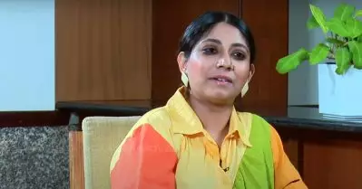 കല്യാണം കഴിക്കാമോ, കോഫി ഡേറ്റിന് വരുമോ എന്നൊക്കെ അവര്‍ ചോദിച്ചു: അഭയ ഹിരണ്‍മയി