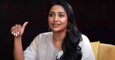 ആ സന്ദര്‍ഭങ്ങളില്‍ നടിയാണെന്ന കാര്യമൊക്കെ ഞാനങ്ങോട്ട് മറക്കും; ഓരോ ദിവസവും മുന്നോട്ട് പോകുമ്പോഴും ടെന്‍ഷനായിരുന്നു: നവ്യ നായര്‍