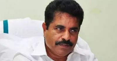 അപ്പുക്കുട്ടന്‍മാരേ.., രാഹുല്‍ ഗാന്ധിയെ അയോഗ്യനാക്കിയ അന്ന് ഞാന്‍ ദല്‍ഹിയിലുണ്ടായിരുന്നില്ല: അടൂര്‍ പ്രകാശ്