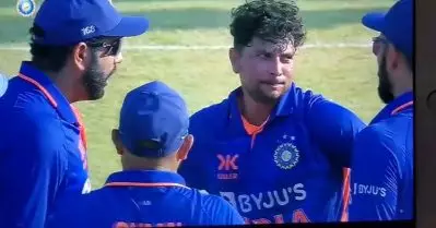 ചിരിച്ചുകൊണ്ട് റിവ്യൂ എടുത്ത രോഹിത് പെട്ടെന്ന് ബൗളറെ ‘തെറി’ പറഞ്ഞതെന്തിന്? വീഡിയോ