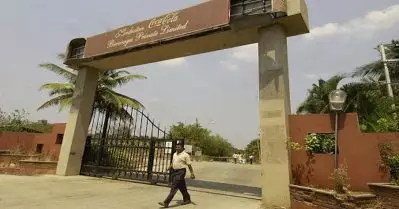 കൊക്കോകോള കൈവശമുള്ള പ്ലാച്ചിമടയിലെ 35 ഏക്കര്‍ ഭൂമി സര്‍ക്കാരിന് തിരിച്ച് നല്‍കും; മുഖ്യമന്ത്രിക്ക് കമ്പനി കത്ത് നല്‍കി
