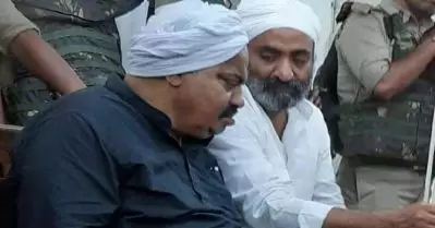 മാധ്യമങ്ങളോട് സംസാരിക്കവെ, പൊലീസ് വലയത്തില്‍, ‘ജയ് ശ്രീറാം’ വിളി; ആതിഖ് അഹമ്മദിനെയും സഹോദരനെയും വധിച്ചു