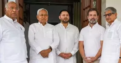 പ്രതിപക്ഷം ജനങ്ങളുടെ ശബ്ദമാകും; നിതീഷ് കുമാറും തേജസ്വി യാദവുമായി കൂടിക്കാഴ്ച നടത്തി ഖാര്‍ഗെയും രാഹുലും