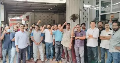 23 പ്രൂഫ് റീഡര്‍മാരെ പിരിച്ചുവിട്ട് മാധ്യമം; പണിമുടക്കി പ്രതിഷേധിച്ച് ജീവനക്കാര്‍