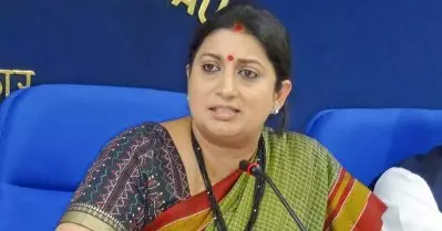 ‘ഷെട്ടാര്‍ ബി.ജെ.പിയെ പിന്നില്‍ നിന്ന് കുത്തിയവന്‍; സ്വന്തം മതത്തിനോടോ കുടുംബത്തോടോ നീതി പുലര്‍ത്താത്തവര്‍ ജനങ്ങളോട് നീതി പുലര്‍ത്തുമോ: സ്മൃതി ഇറാനി