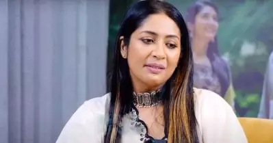 ലിവറൊക്കെ കഴുകിയിട്ടാണോ വന്നതെന്ന് എല്ലാവരും ചോദിക്കും, ലിവറല്ല കുടലാണ് കഴുകിയതെന്ന് ഞാന്‍ പറയും: നവ്യ
