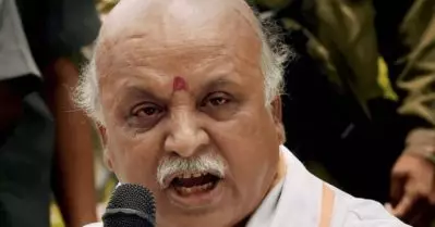 ജനസംഖ്യയില്‍ ഇന്ത്യ ഒന്നാമതാകാന്‍ കാരണം മുസ്‌ലിങ്ങള്‍; അസമില്‍ ഡി.എന്‍.എ ടെസ്റ്റ് നടത്തി കുടിയേറ്റക്കാരെ നാടുകടത്തണം: പ്രവീണ്‍ തൊഗാഡിയ
