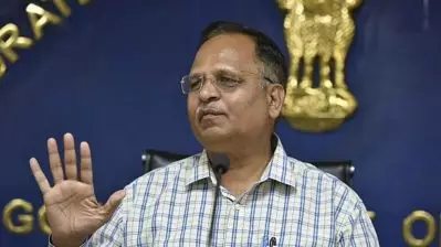 ദല്‍ഹി മുന്‍മന്ത്രി സത്യേന്ദര്‍ ജെയിന്‍ ജയിലില്‍ കുഴഞ്ഞുവീണു; ഒരു ഏകാധിപതി അദ്ദേഹത്തെ കൊല്ലാന്‍ ശ്രമിക്കുന്നുവെന്ന് കെജ്‌രിവാള്‍