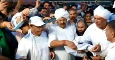 മെഡല്‍ ഗംഗയിലൊഴുക്കില്ല; താരങ്ങളെ പിന്തിരിപ്പിച്ച് കര്‍ഷക നേതാക്കള്‍; നടപടിയെടുക്കാന്‍ അഞ്ച് ദിവസം നല്‍കും