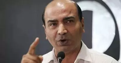 2000 രൂപ നോട്ടുകള്‍ ഉപയോഗിക്കുന്നത് തീവ്രവാദികള്‍; തിരിച്ചറിയല്‍ കാര്‍ഡ് വേണ്ടെന്ന സര്‍ക്കുലറിനെതിരെ അഭിഭാഷകന്‍ കോടതിയില്‍