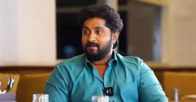 തടി അത്ര വൃത്തികെട്ട സാധനമാണോ? മമ്മൂട്ടിയെ റഫറന്‍സാക്കിയ അവതാരകന് ധ്യാനിന്റെ മറുപടി