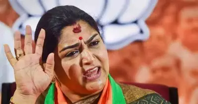 ദല്‍ഹിയില്‍ ഉള്ളതും ഇവിടെയുള്ളതും രാഹുല്‍; മാങ്കൂട്ടത്തില്‍ രാജിവെക്കണമെന്ന് ഖുശ്ബു