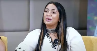അത് പറയുമ്പോള്‍ എന്തൊരു പുച്ഛം, പച്ച മലയാളി കൊള്ളൂല്ലേ; അവതാരകയോട് നവ്യ നായര്‍