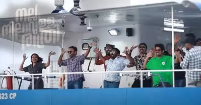 കൊച്ചി വാട്ടര്‍ മെട്രോയില്‍ നൃത്തം ചെയ്ത് ‘നല്ല നിലാവുള്ള രാത്രി’ പ്രമോഷന്
