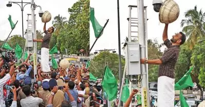 ‘മൂടി വെക്കാനാകില്ല ഈ അഴിമതി’; എ.ഐ. ക്യാമറ കൊട്ടകൊണ്ട് മൂടി പി.കെ; യൂത്ത് ലീഗ് സമരത്തിന്റെ ചിത്രം വൈറല്‍