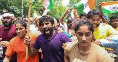 ഗുസ്തി താരങ്ങളെ ആവശ്യമെങ്കില്‍ വെടിവെക്കുമെന്ന് മുന്‍ ഐ.പി.എസ് ഓഫീസര്‍; നെഞ്ച് വിരിച്ച് നേരിടുമെന്ന് പൂനിയ